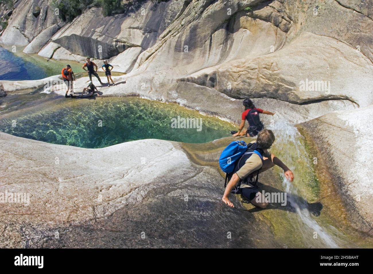 CANYONING IN DER PURCARACCIA KASKADEN, BAVELLA GEBIRGE, SÜDKORSIKA (2A), KORSIKA, FRANKREICH Stockfoto