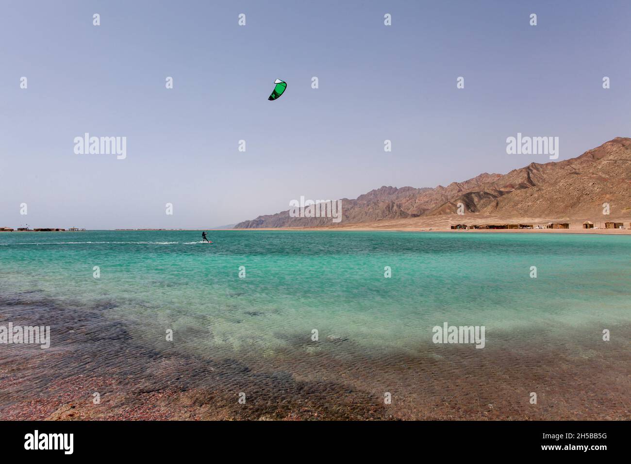 Kitesurfen an der Blauen Lagune (Dahab), Sinai, Ägypten Stockfoto