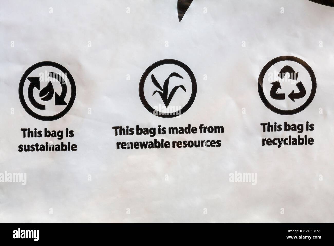 Diese Tasche ist nachhaltig, diese Tasche ist aus nachwachsenden Rohstoffen hergestellt, diese Tasche ist recycelbar - Detail auf Verpackungsbeutel, recycelbare Verpackung Stockfoto
