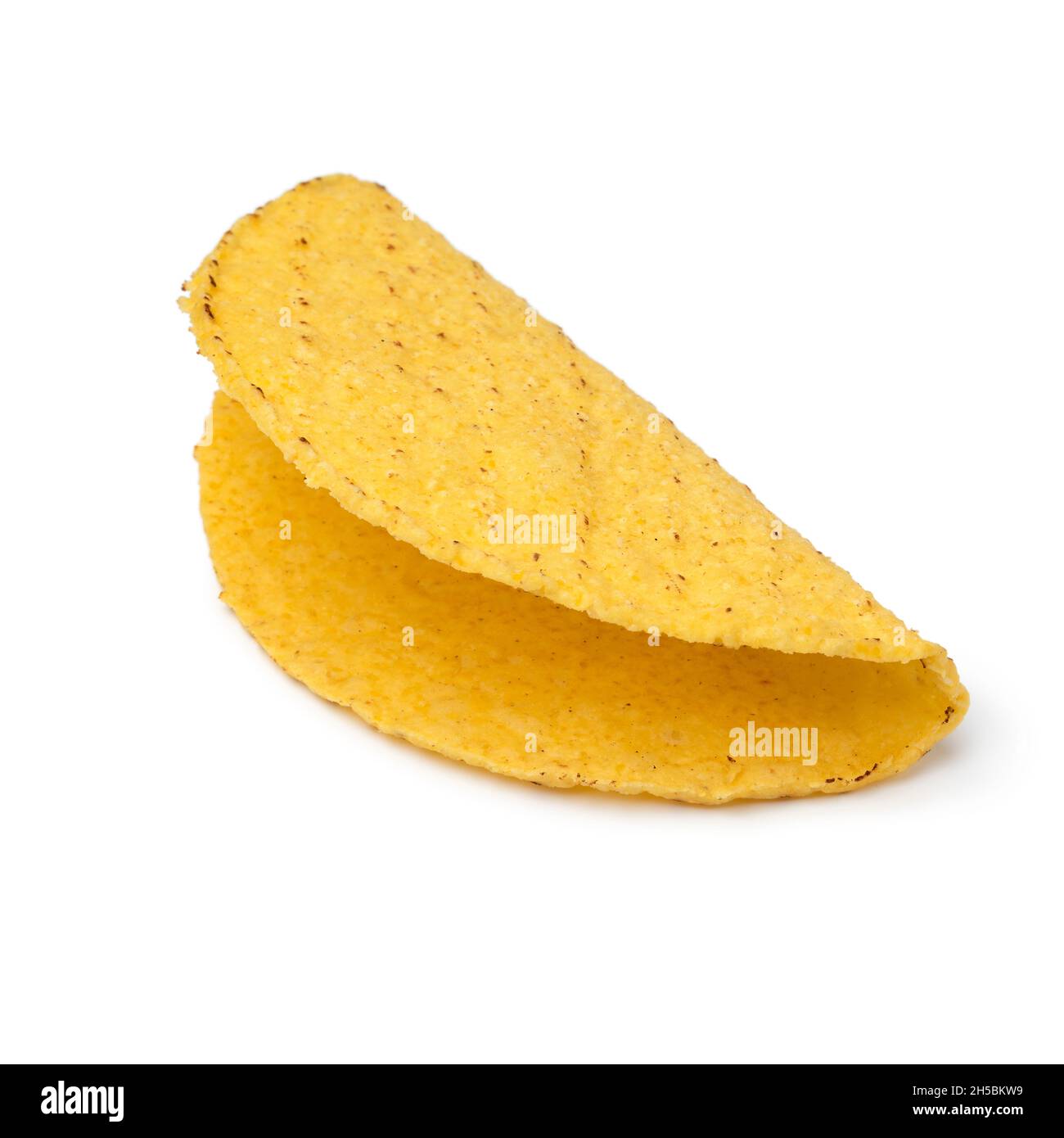 Einzelne leere mexikanische Taco-Schale, isoliert auf weißem Hintergrund Stockfoto
