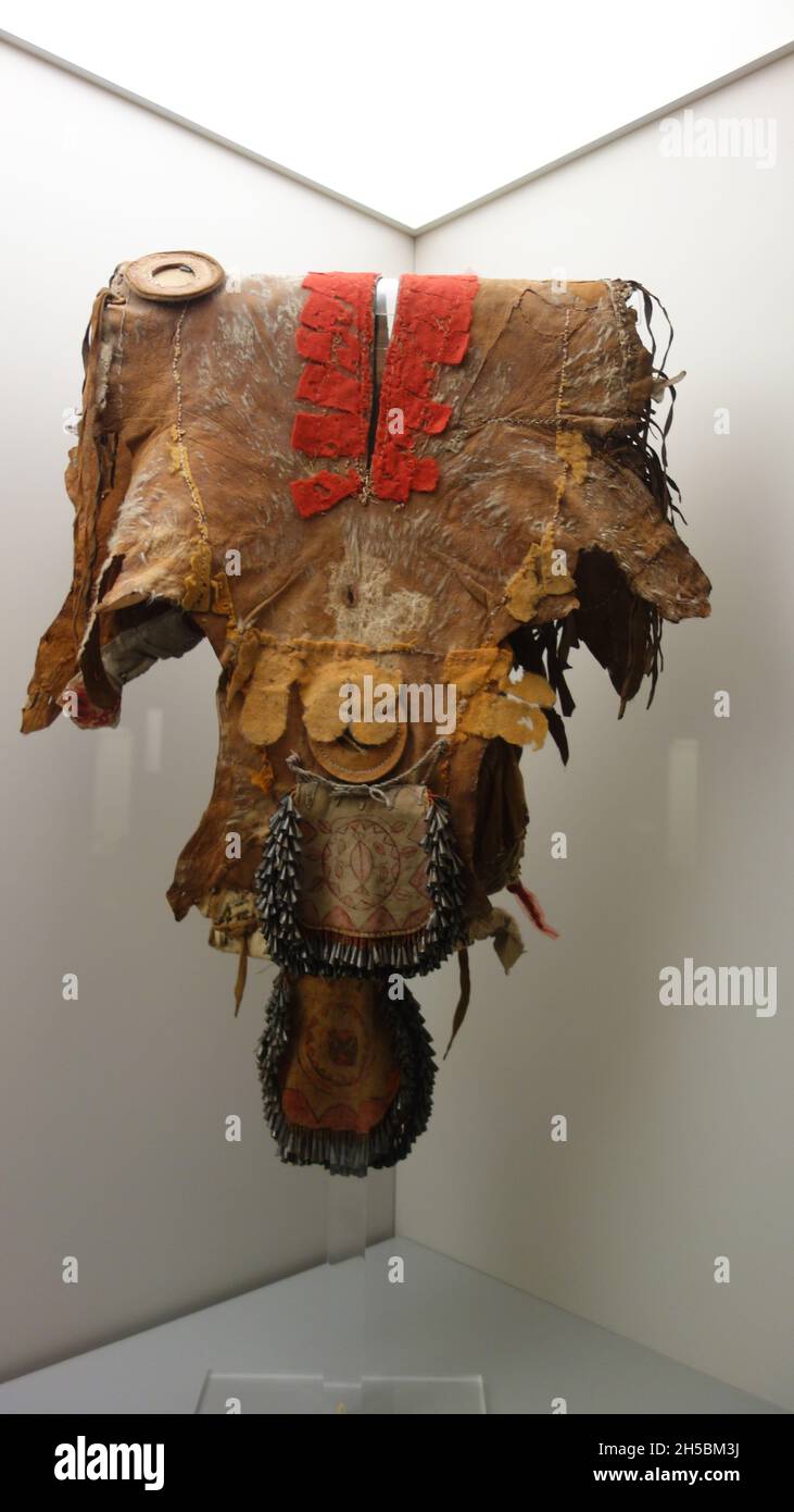 Von einem Schamanen getragenes Kleidungsstück. Museum of America in Madrid. Stockfoto