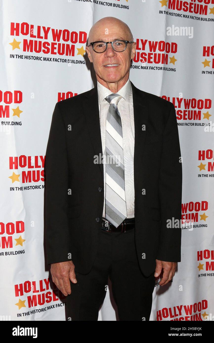 Los Angeles, Kalifornien. November 2021. Barry Livingston bei einem öffentlichen Auftritt für die Hollywood Museum Lobby Tribute Enthüllung, 1660 N. Highland Ave, Los Angeles, CA 4. November 2021. Kredit: Priscilla Grant/Everett Collection/Alamy Live Nachrichten Stockfoto