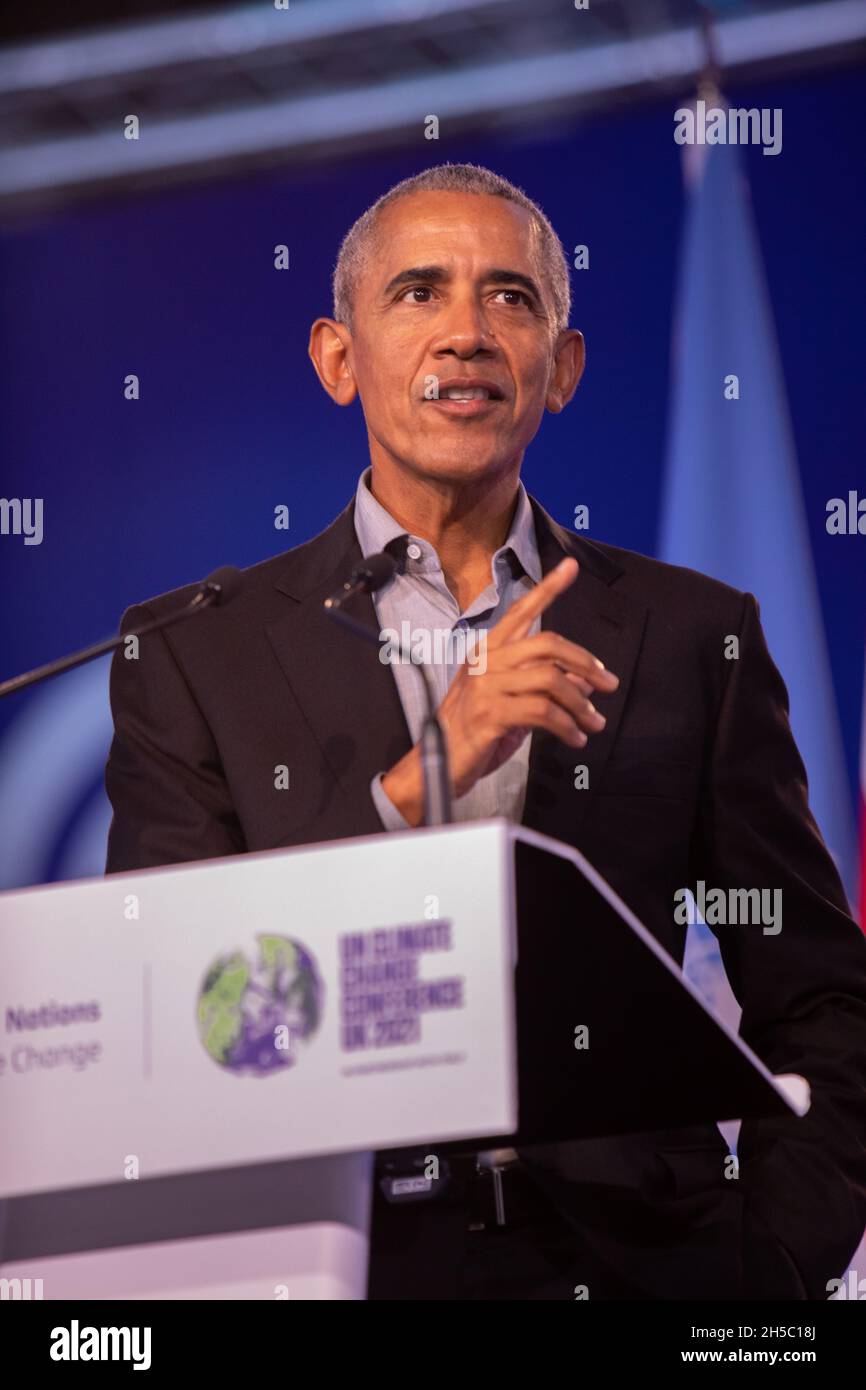 Glasgow, Schottland, Großbritannien. Barack Obama, ehemaliger Präsident der Vereinigten Staaten von Amerika, spricht auf der 26. UN-Klimakonferenz, bekannt als COP26, in Glasgow, Schottland, Großbritannien, Am 8. November 2021. Foto:Jeremy Sutton-Hibbert/Alamy Live News. Stockfoto