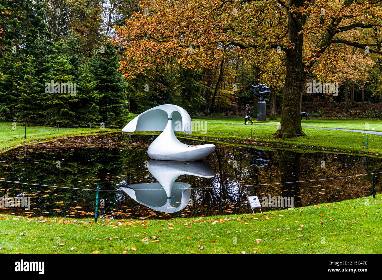 Skulpturengarten hinter dem Kröller-Müller Museum in Otterlo