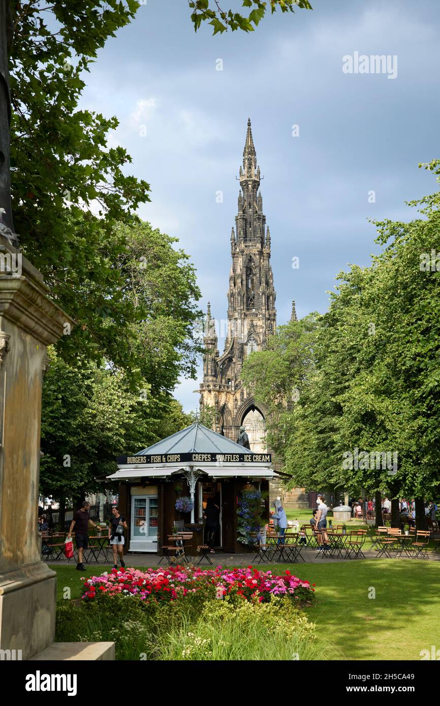 Summer Edinburgh, Scott Monument, Victorian Gothic Monument, Sir Walter Scott, Princess Street Gardens, Stockfoto