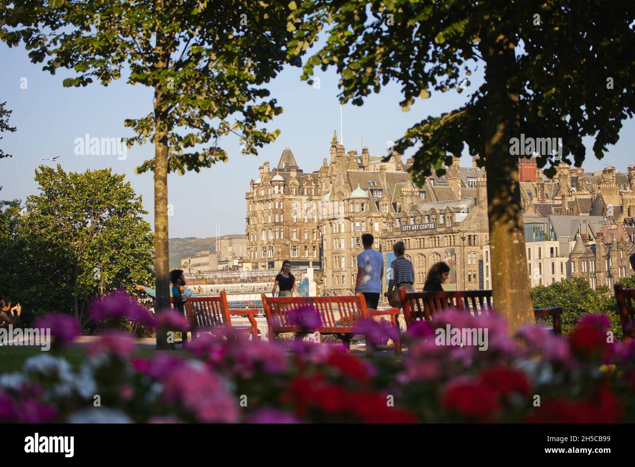 Princess Street Gardens Edinburgh, Blick auf die Altstadt von Edinburgh Stockfoto