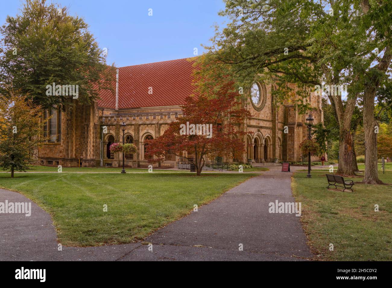 Vassar College Chapel - die Vassar Chapel, die 1904 erbaut wurde, ist das wichtigste religiöse Gebäude des Vassar College und das größte religiöse Gebäude in Po Stockfoto