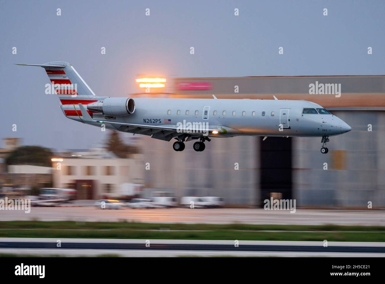 Ex American Eagle, Ex US Airways Express Bombardier CRJ-200ER (CL-600-2B19) (REG: N262PS) auf dem Auslieferungsflug an den neuen Eigentümer. Stockfoto