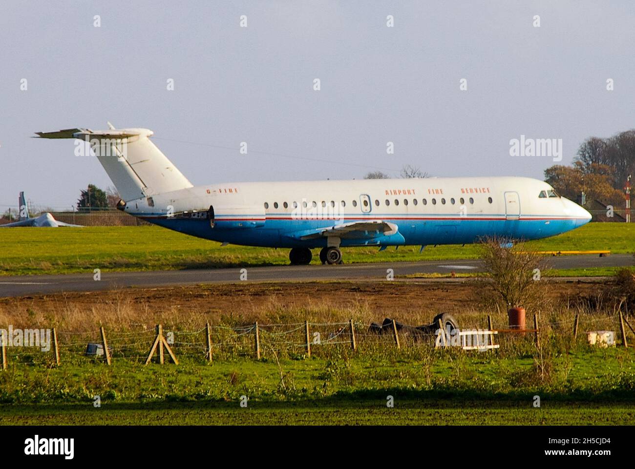 BAC One Eleven, BAC 1-11 Düsenflugzeug, das von der Feuerwehr des Londoner Southend Airport als Evakuierungstrainer eingesetzt wird. G-FIRE (eigentlich 5N-HHH) einmal von KABO Air Stockfoto