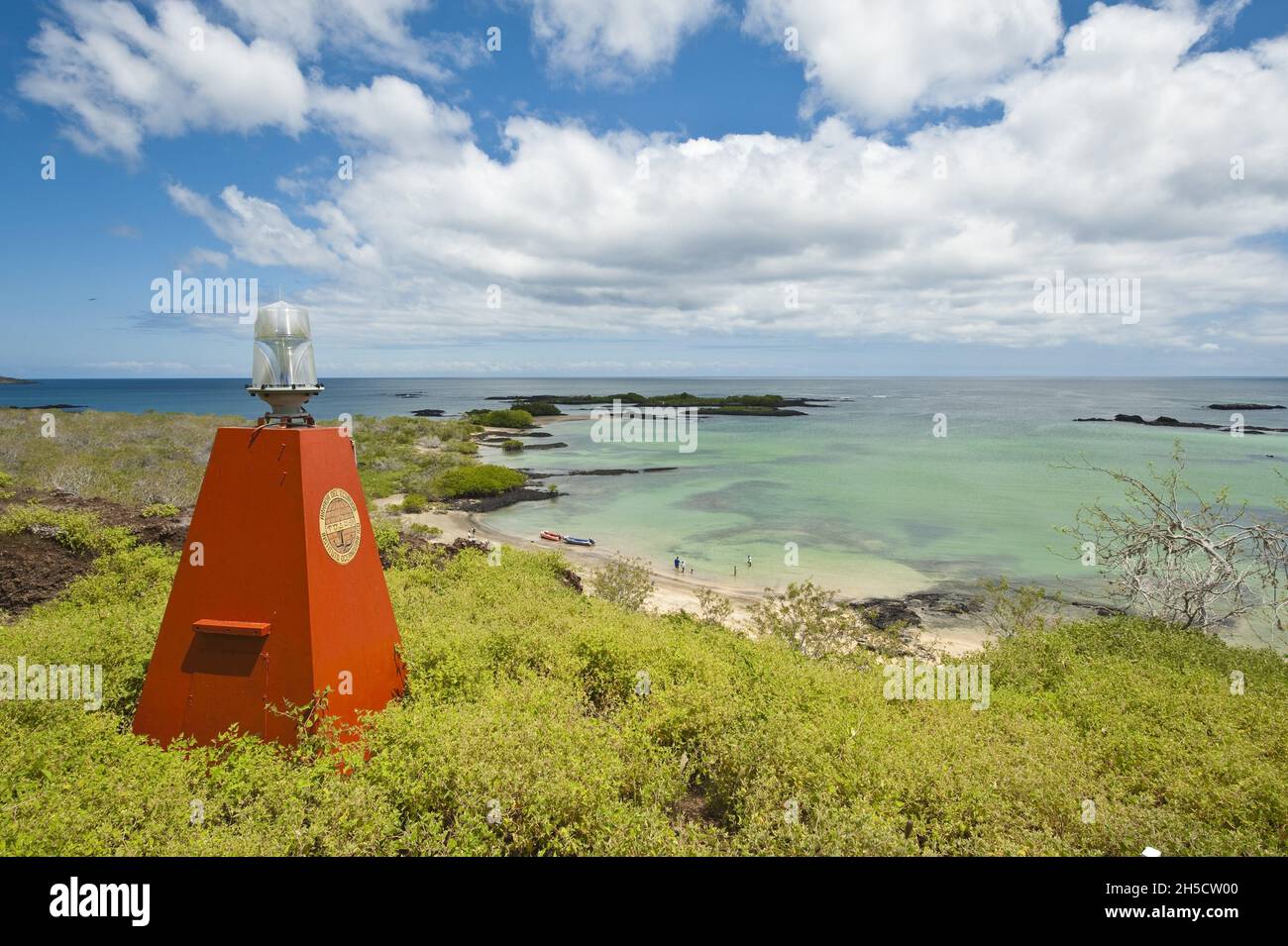 Warnboje an einer kleinen Bucht auf Isla Santa Maria, Ecuador, Galapagos Inseln, Isla Santa Maria Stockfoto