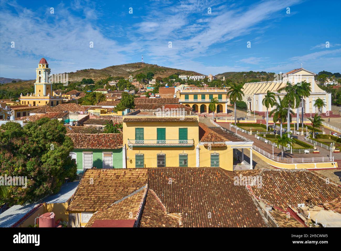 Blick vom Stadtmuseum auf Plaza Mayor, Convento de San Francisco de Asis (links), Palacio Brunet (Mitte), Iglesia de la Santisima (rechts) Stockfoto