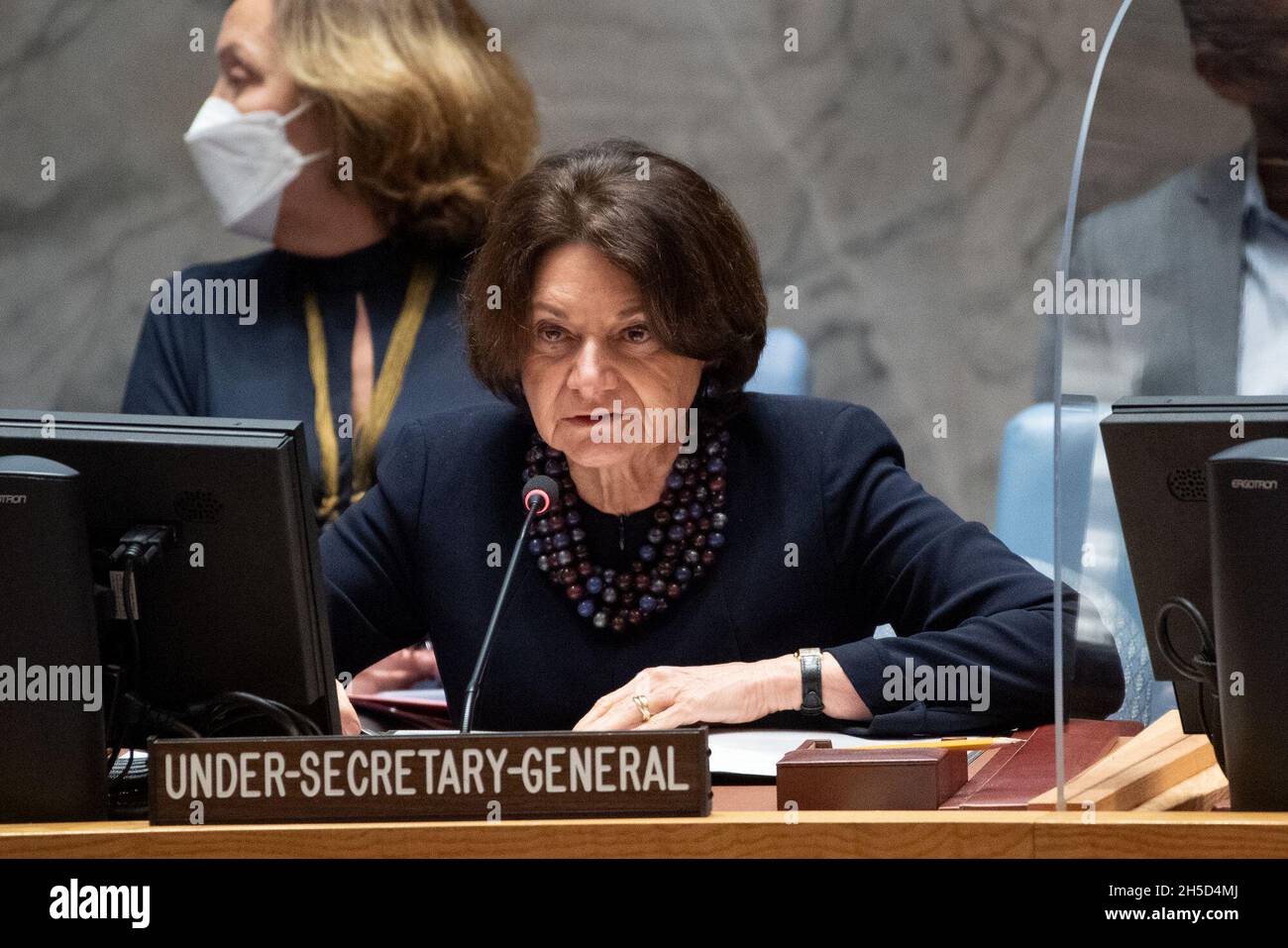 (211109) -- UNITED NATIONS, 9. November 2021 (Xinhua) -- der UN-Untergeneralsekretär für politische Angelegenheiten, Rosemary DiCarlo, informiert am 8. November 2021 im UN-Hauptquartier in New York über eine Sitzung des UN-Sicherheitsrats zur Lage in Äthiopien. Dicarlo warnte am Montag davor, dass der Konflikt in Nordäthiopien die Zukunft des Landes und seiner Bevölkerung in große Unsicherheit verdrängt. (Eskinder Debebe/UN Photo/Handout via Xinhua) Stockfoto