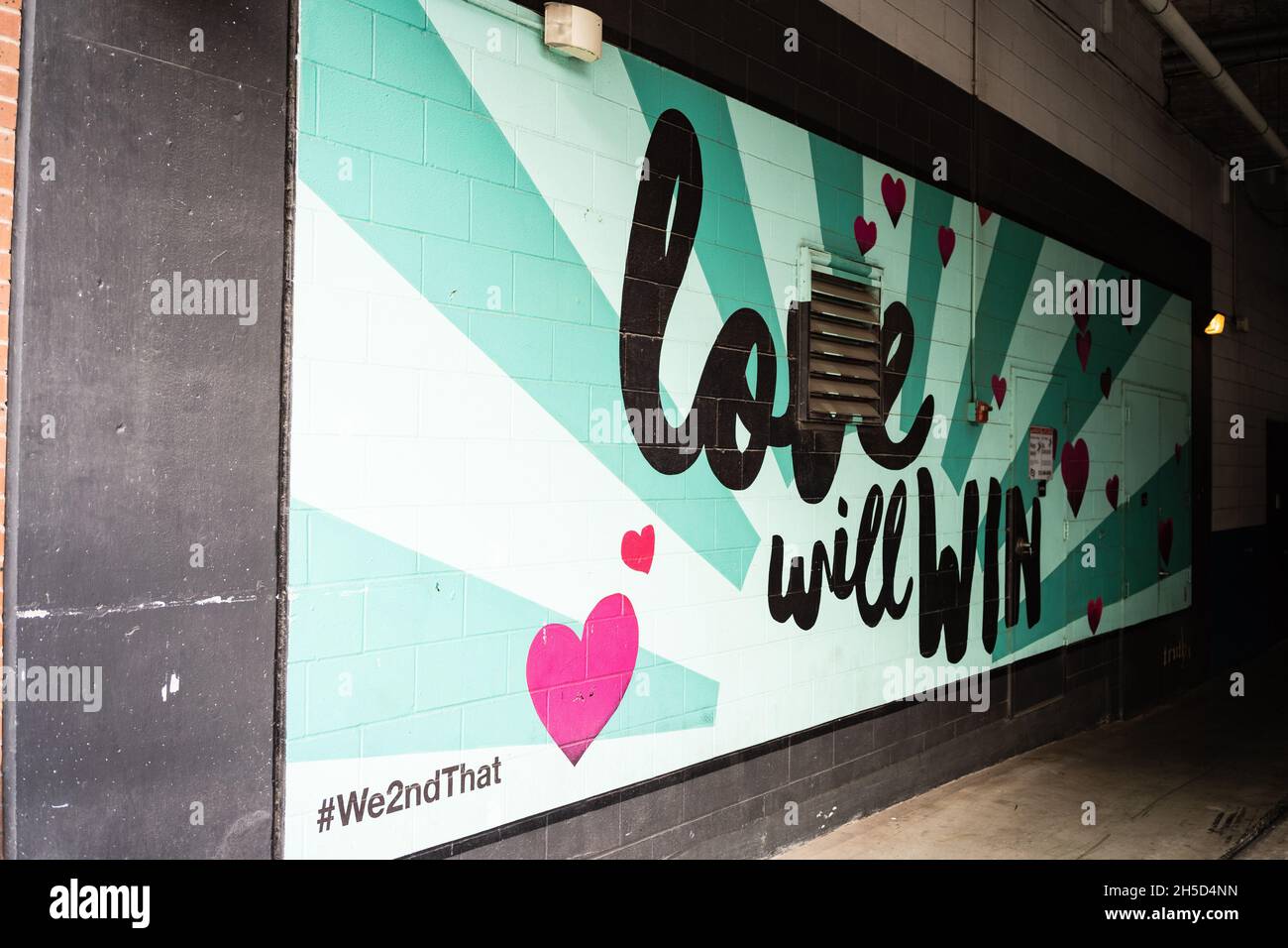 Love will Win Mural mit Herz in Austin Stockfoto
