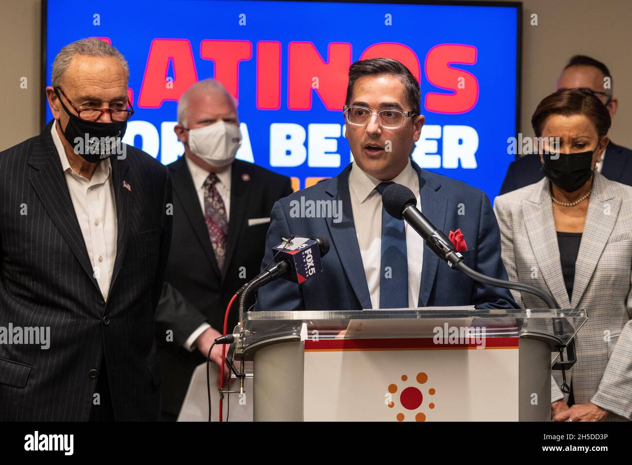 New York, NY - 8. November 2021: Frankie Miranda spricht auf einer Pressekonferenz zur Unterstützung des Build Back Better Act im Hauptquartier der Hispanic Federation Stockfoto