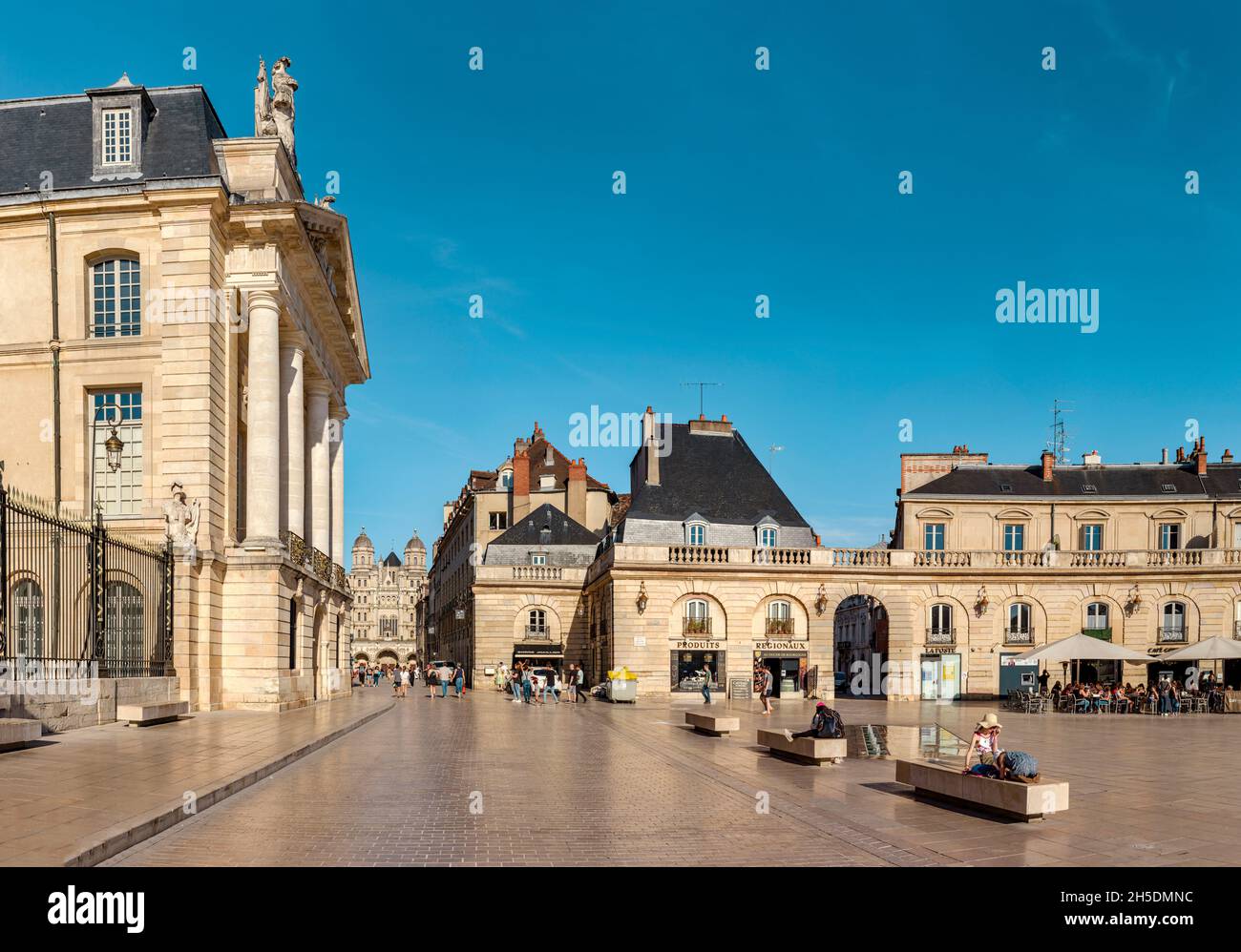 Place du Théatre *** Ortsüberschrift *** Dijon, Frankreich, Stadt, Dorf, Sommer, Menschen, Stockfoto