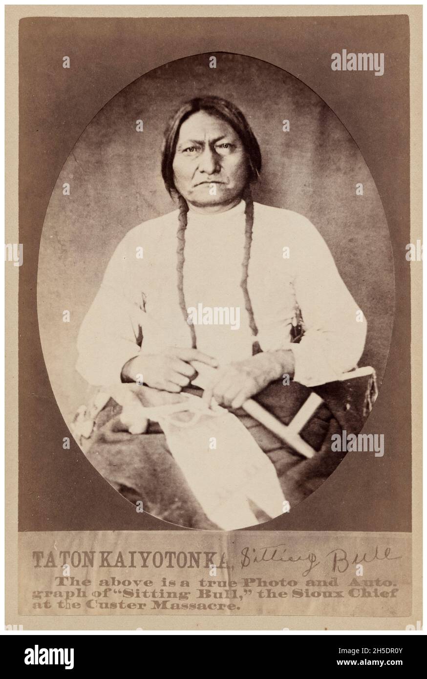 Chief Sitting Bull (1831-1890), Anführer der indianischen Lakota, Porträtfoto-Kabinettkarte von Bailey, Dix und Mead, 1882 Stockfoto