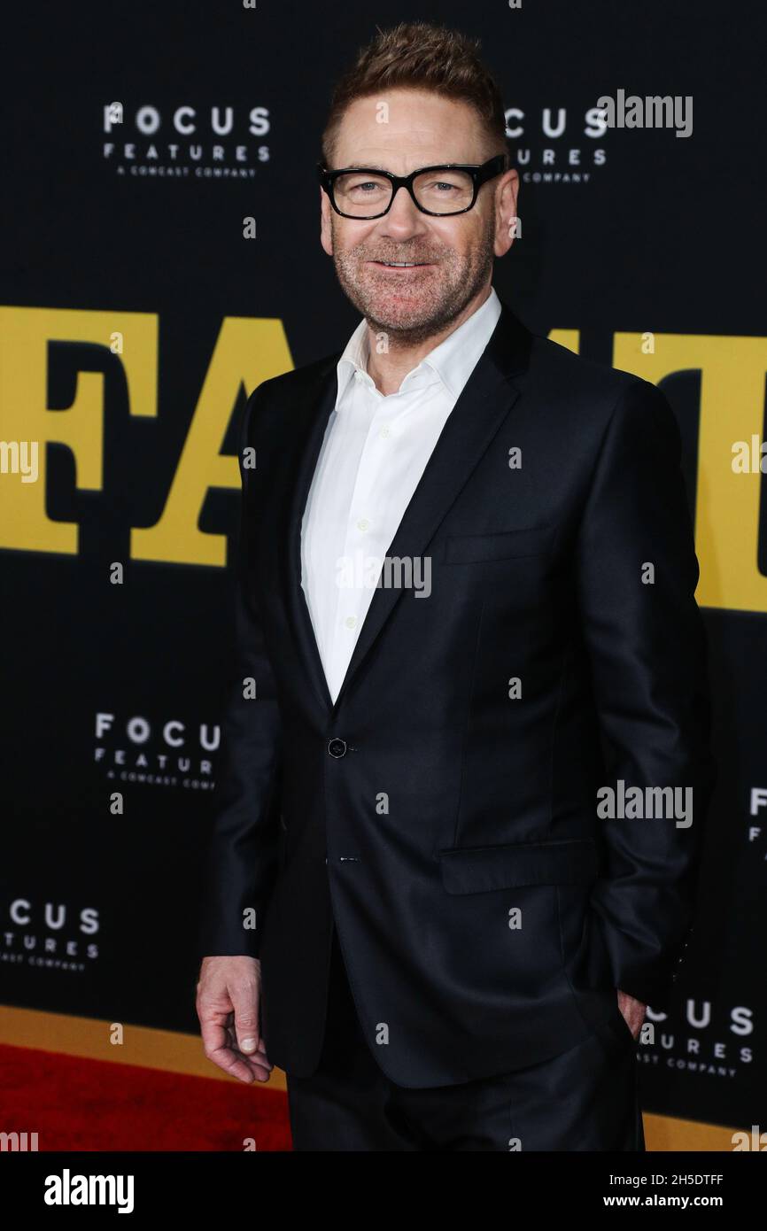 Los Angeles, Usa. November 2021. LOS ANGELES, KALIFORNIEN, USA - 08. NOVEMBER: Der Schauspieler Kenneth Branagh kommt bei der Los Angeles Premiere von Focus Features' 'Belfast' an, die am 8. November 2021 im Academy Museum of Motion Picturs in Los Angeles, Kalifornien, USA, stattfand. (Foto: Xavier Collin/Image Press Agency/Sipa USA) Quelle: SIPA USA/Alamy Live News Stockfoto