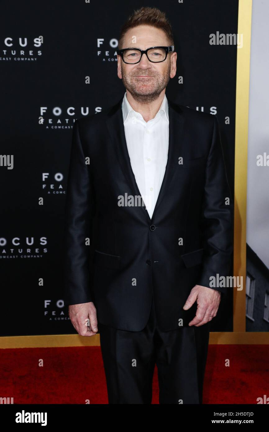 Los Angeles, Usa. November 2021. LOS ANGELES, KALIFORNIEN, USA - 08. NOVEMBER: Der Schauspieler Kenneth Branagh kommt bei der Los Angeles Premiere von Focus Features' 'Belfast' an, die am 8. November 2021 im Academy Museum of Motion Picturs in Los Angeles, Kalifornien, USA, stattfand. (Foto: Xavier Collin/Image Press Agency/Sipa USA) Quelle: SIPA USA/Alamy Live News Stockfoto