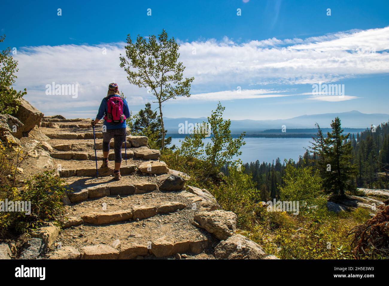 Blonde Frau Wandern Stockfoto