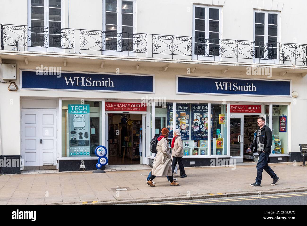 Niederlassung von WH Smith in Leamington Spa, Warwickshire, Großbritannien. Stockfoto