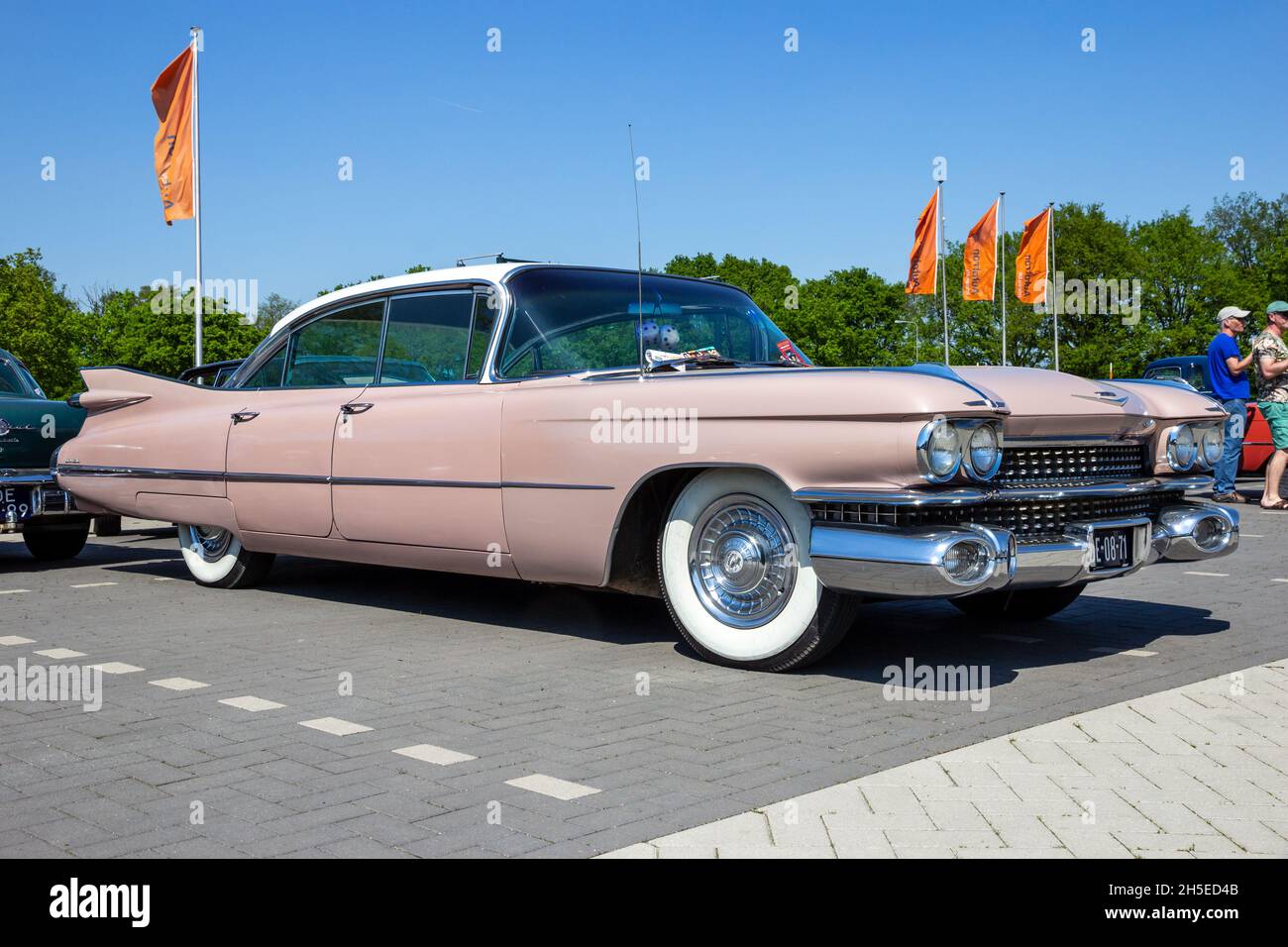 1959 Cadillac Sedan De Ville Oldtimer auf dem Parkplatz. Rosmalen, Niederlande - 8. Mai 2016 Stockfoto