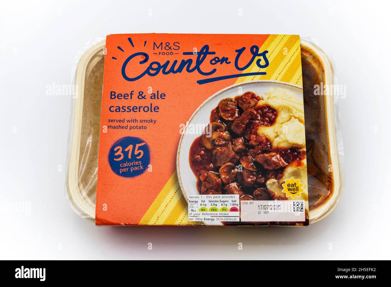 M&S Verlassen Sie sich von uns, einer Mahlzeit mit Rindfleisch und Ale-Auflauf Stockfoto