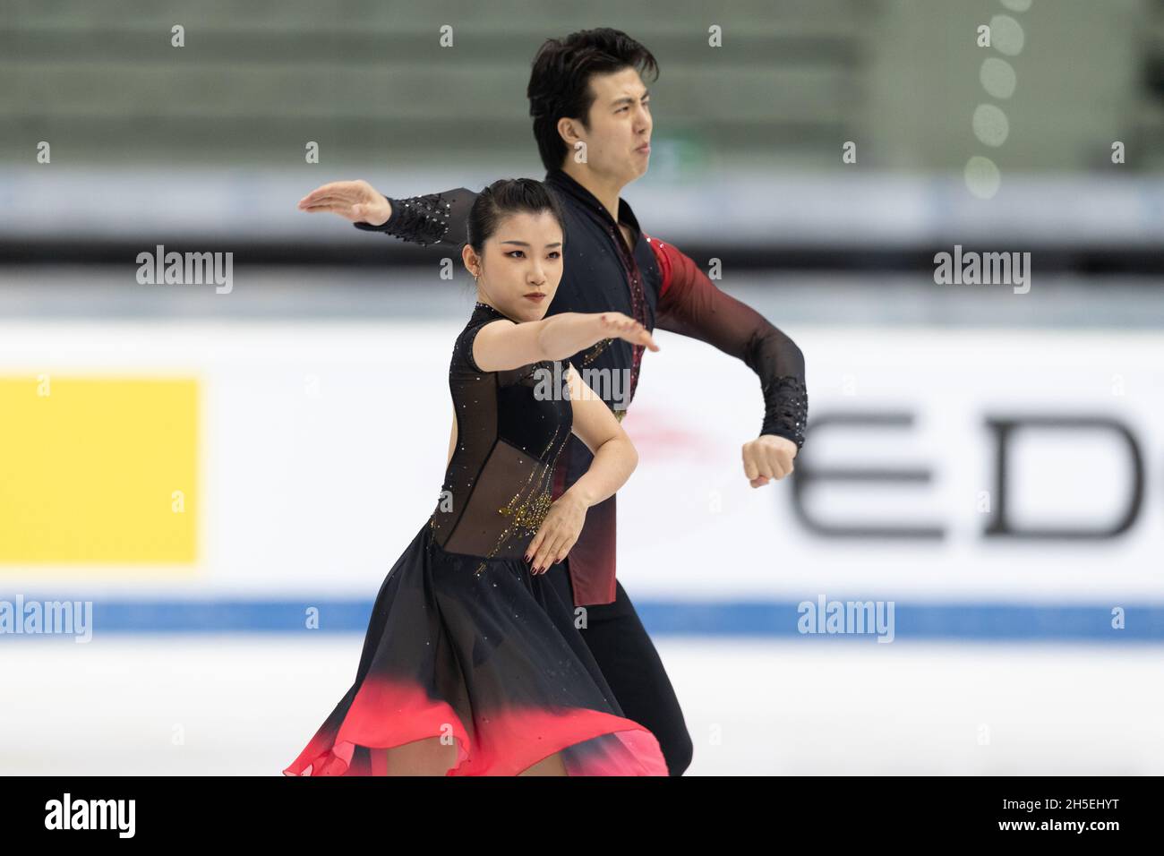 Shiyue Wang und Xinyu Liu aus China treten am 2. Tag des ISU Grand Prix ...