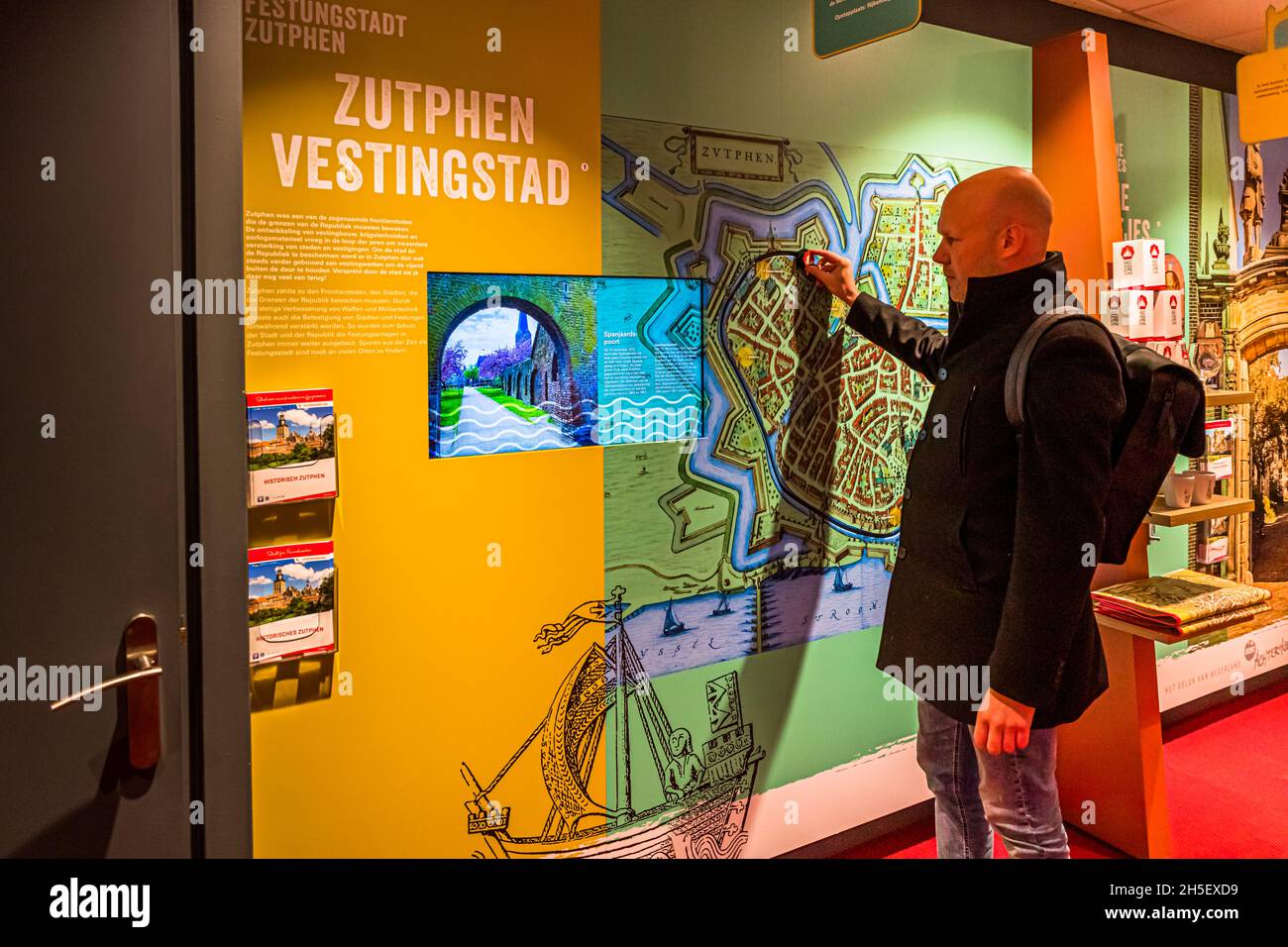 Zutphen, Niederlande. Im Tourismusverband (VVV) von Zutphen können verschiedene Vorstellungen der Stadt präsentiert werden. Festungsstadt, Hansestadt ... Stockfoto