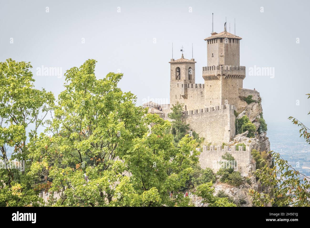 Sommerfoto der zweite Turm von San Marino: Cesta oder Fratta Stockfoto