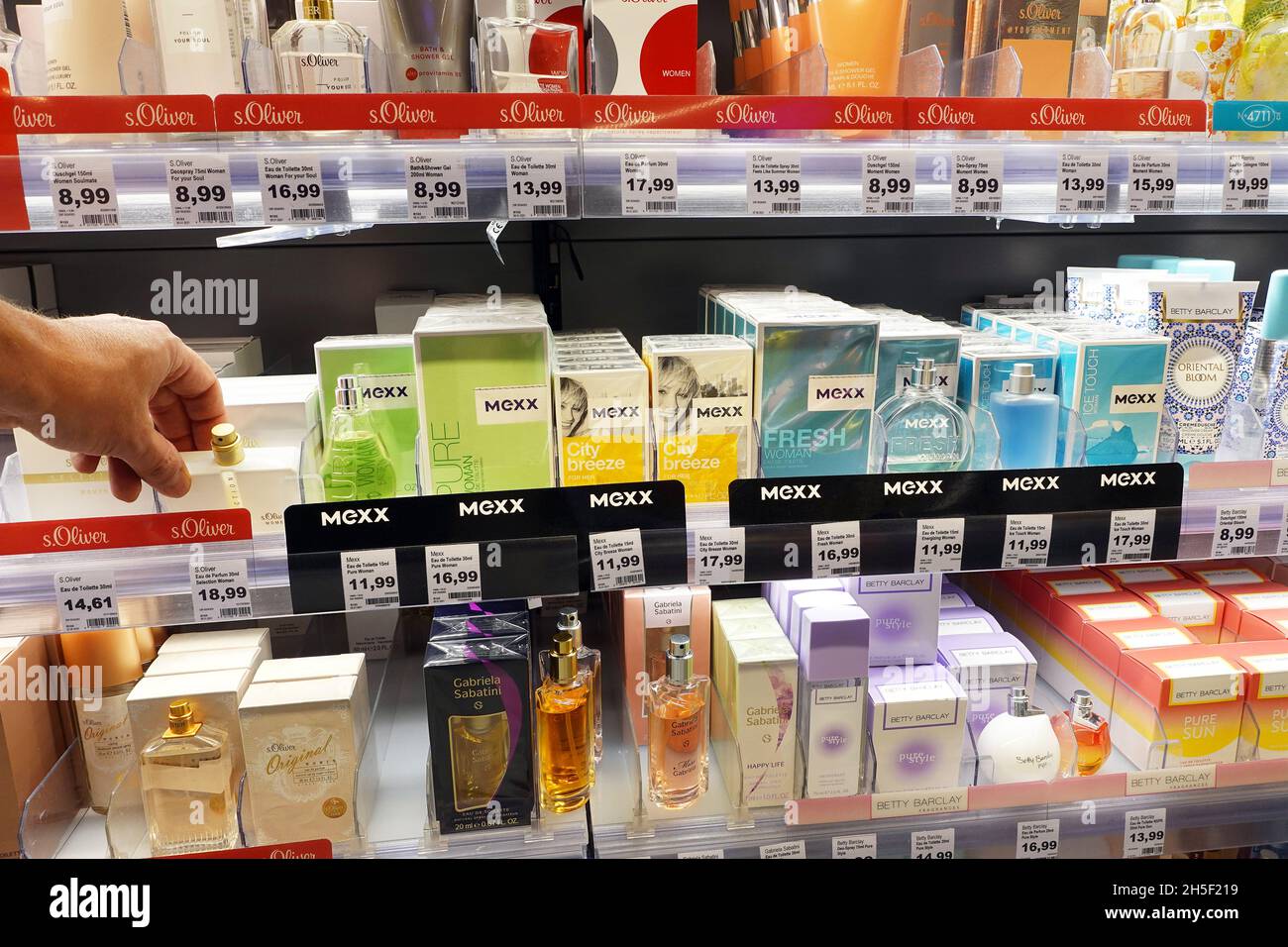 Parfüms in einem Geschäft Stockfoto