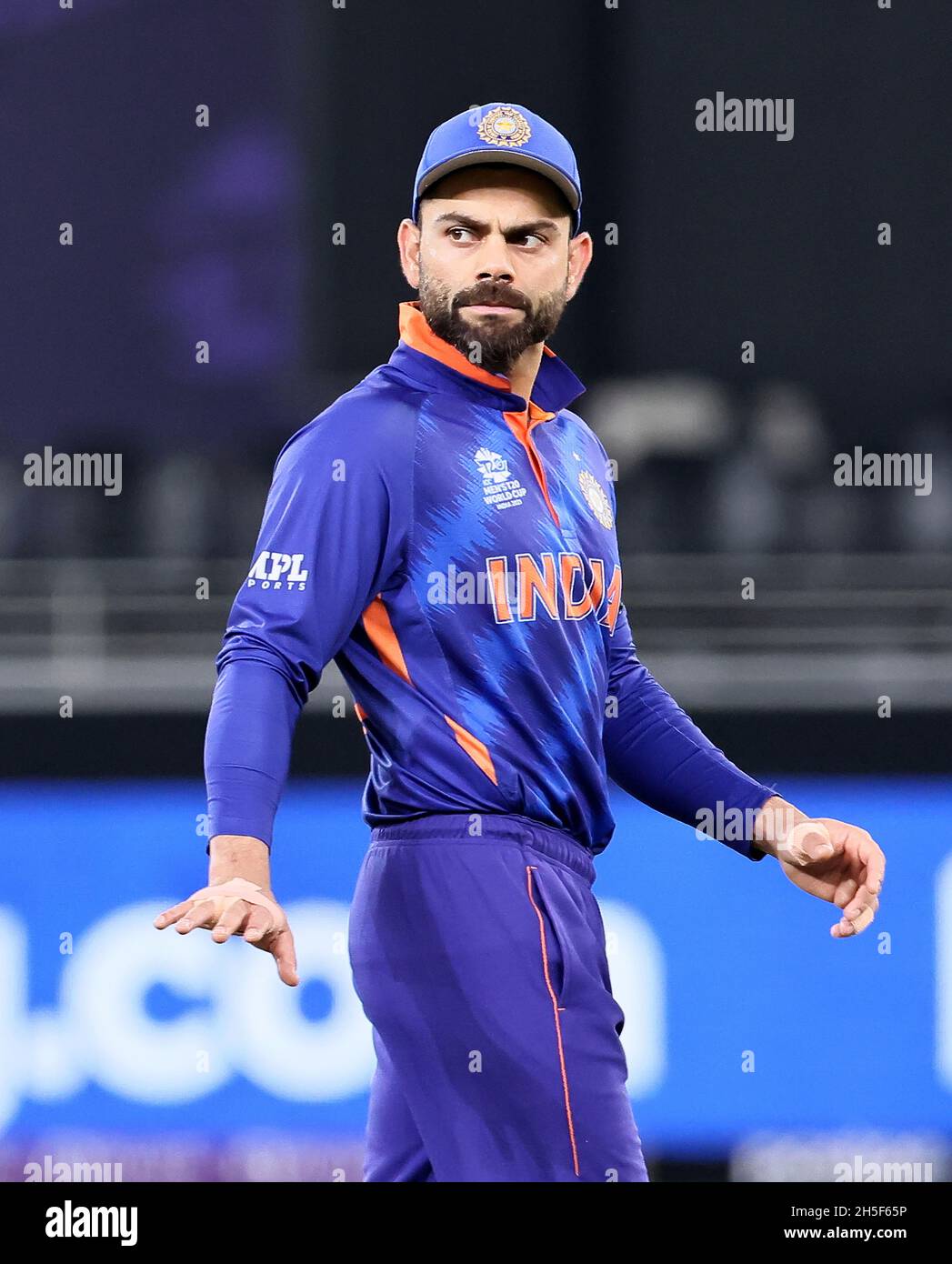 Dubai, VAE, 8. Nov 2021: ICC T20 WORLD CUP : Indien gegen Amobia Virat Kohli beim ICC T20 World Cup Match am Montag. Indien gewann mit 9 Wickets. P Stockfoto