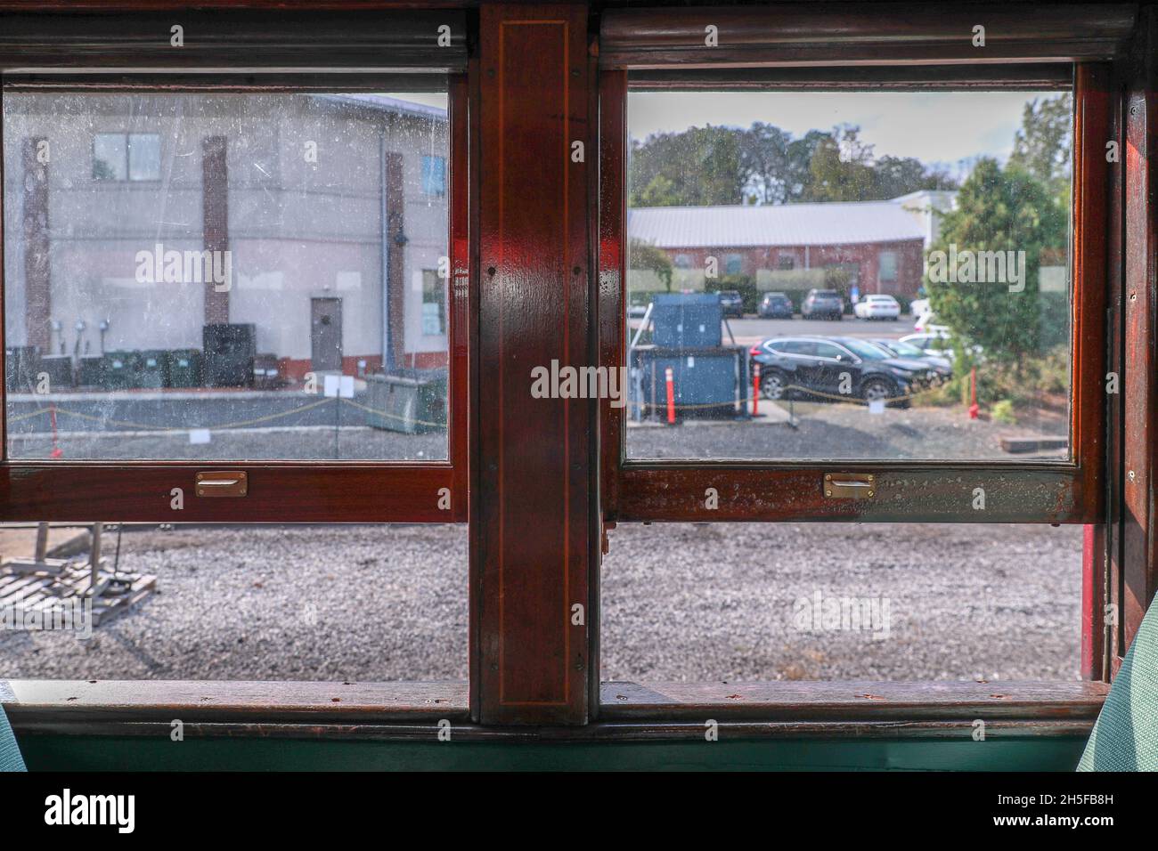 Der Zug alten Fenster mit Schichten von Farbe. Vintage-Stil - Bild Stockfoto