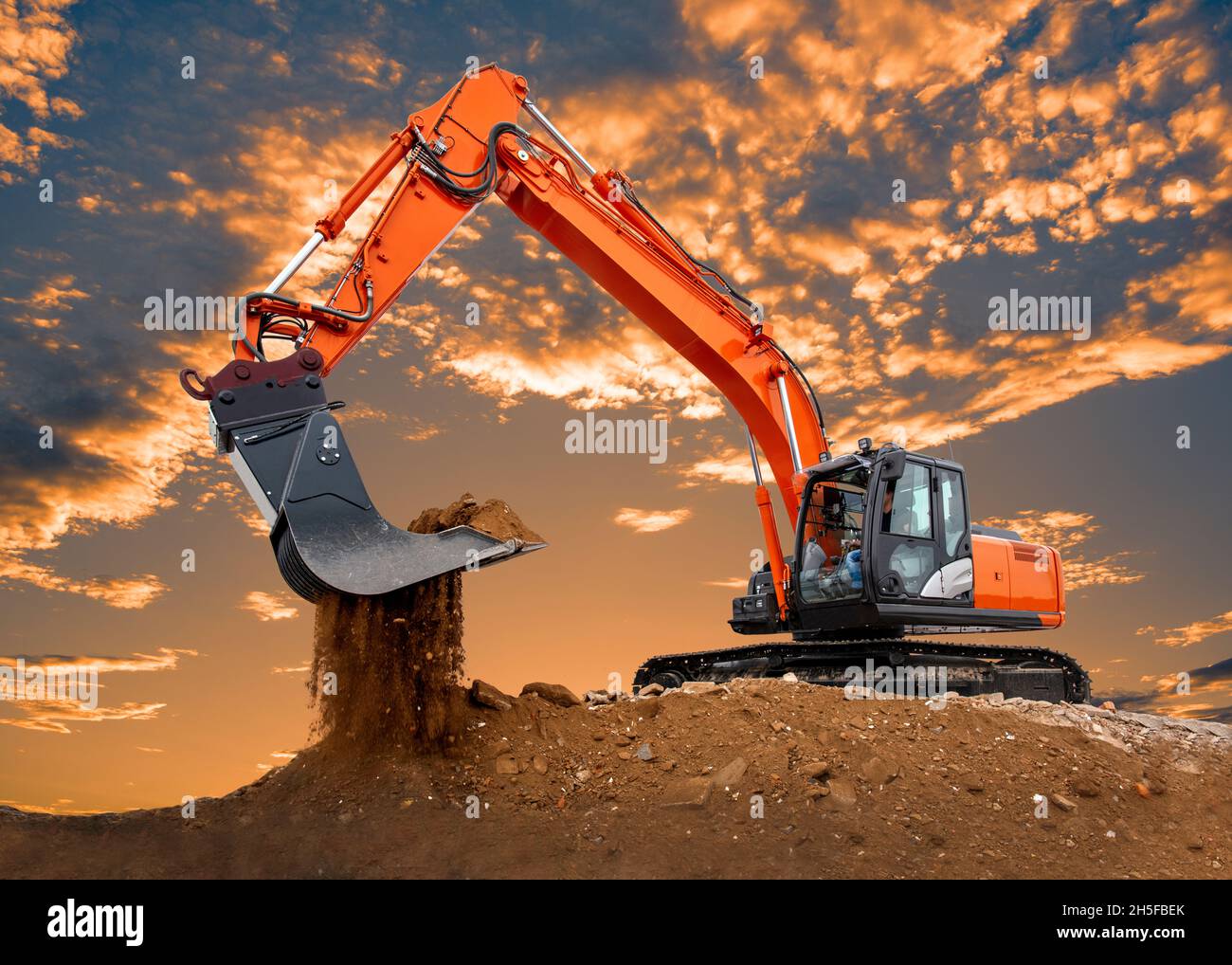 Bagger bei der Arbeit auf der Baustelle Stockfoto