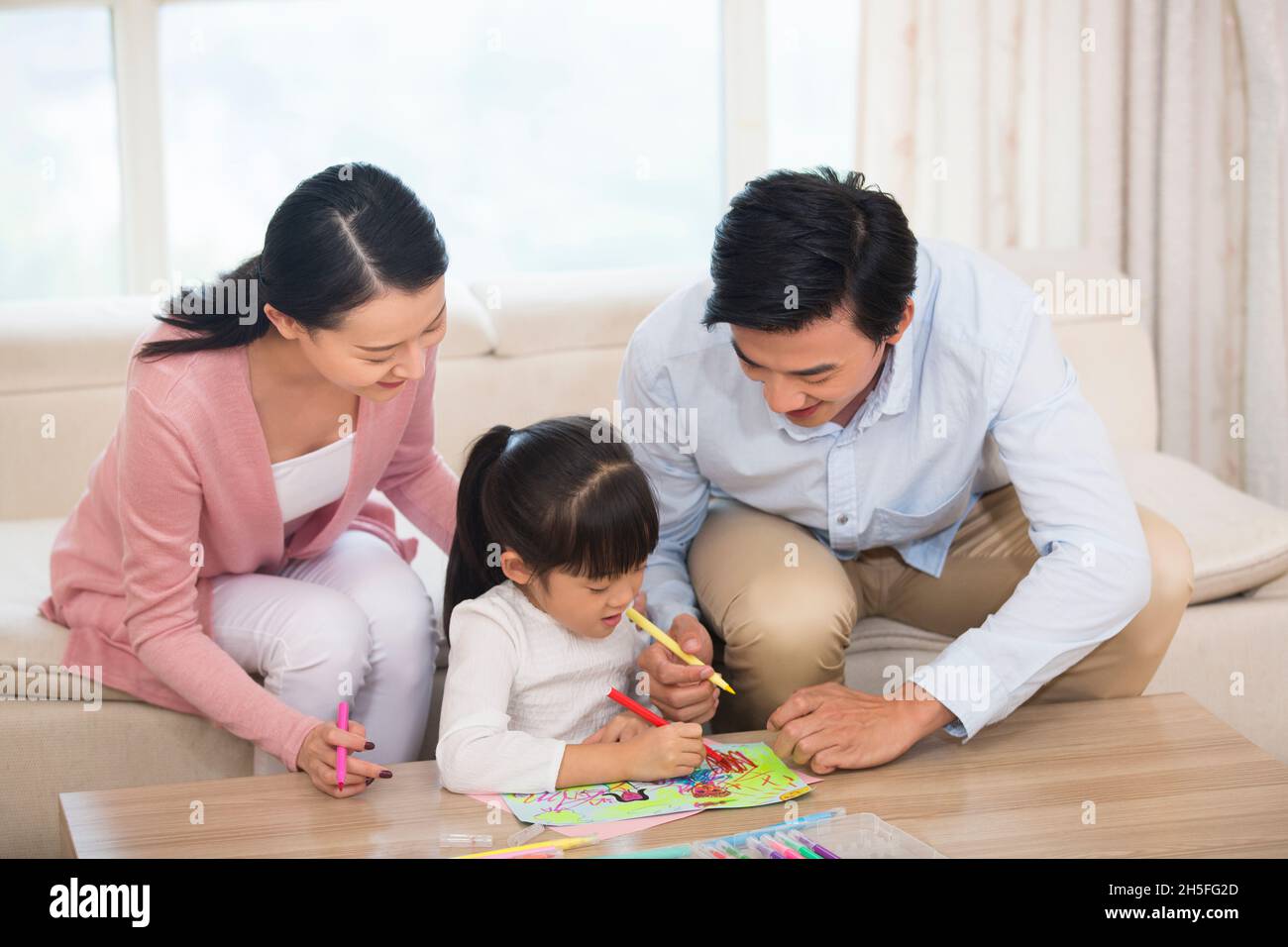 Glückliche Familie von drei Zeichnungen Bilder Stockfoto