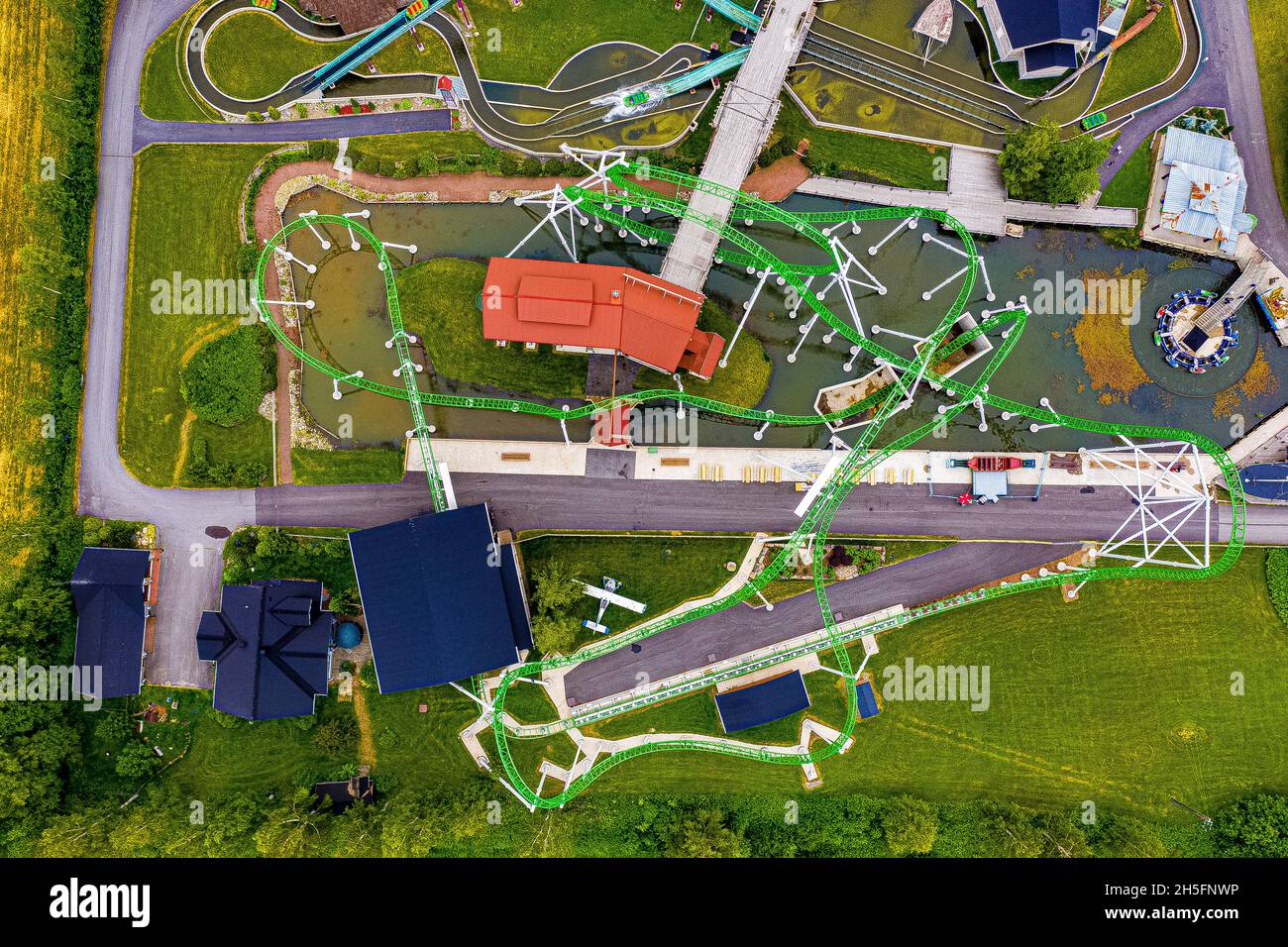 Ververgnügungspark in Finnland aus der Luft | Abenteuerpark in Finnland von oben Stockfoto