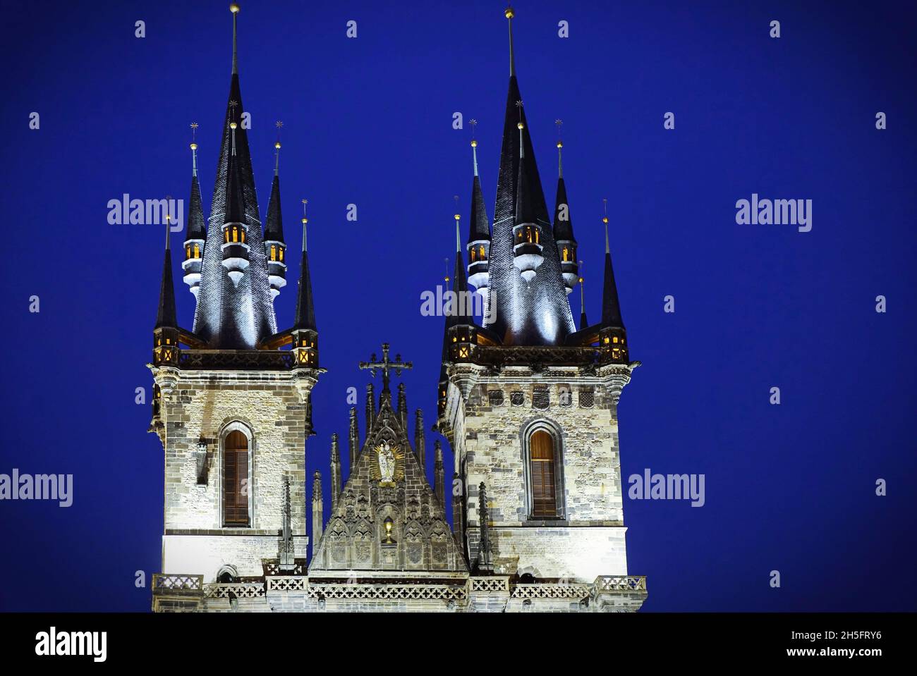Die Kirche der Muttergottes vor Týn auf dem Altstädter Ring. PRAG, TSCHECHISCHE REPUBLIK, OKTOBER 2021 Stockfoto