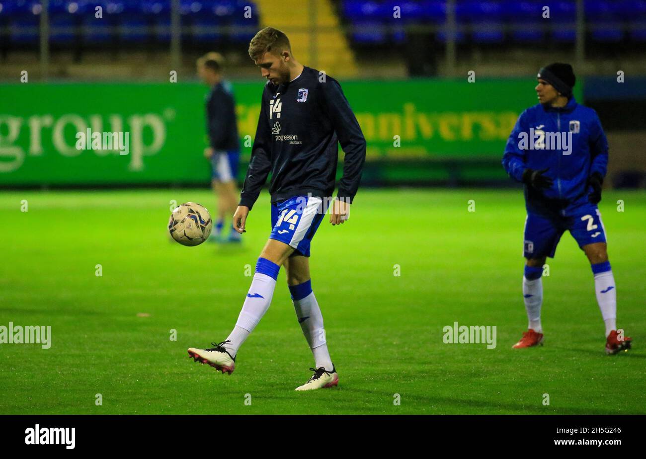 LONDON, GROSSBRITANNIEN. 9. NOVEMBER Barrows James Jones während des EFL Trophy-Spiels zwischen Barrow und Leicester City in der Holker Street, Barrow-in-Furness am Dienstag, 9. November 2021. (Kredit: Michael Driver | MI Nachrichten) Kredit: MI Nachrichten & Sport /Alamy Live Nachrichten Stockfoto