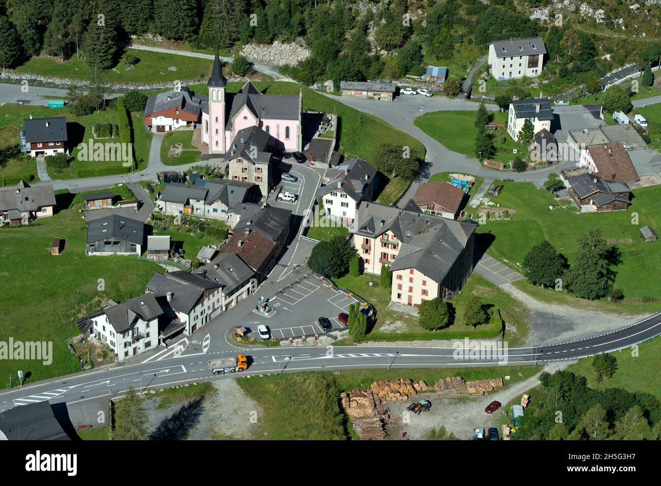Vogelperspektive auf die Gemeinde Trient, Trienttal, Wallis, Schweiz Stockfoto