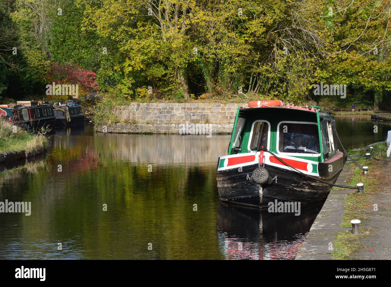 Flachboot auf dem Aquädukt-Kanal von Pontcysyllte in Wales Stockfoto