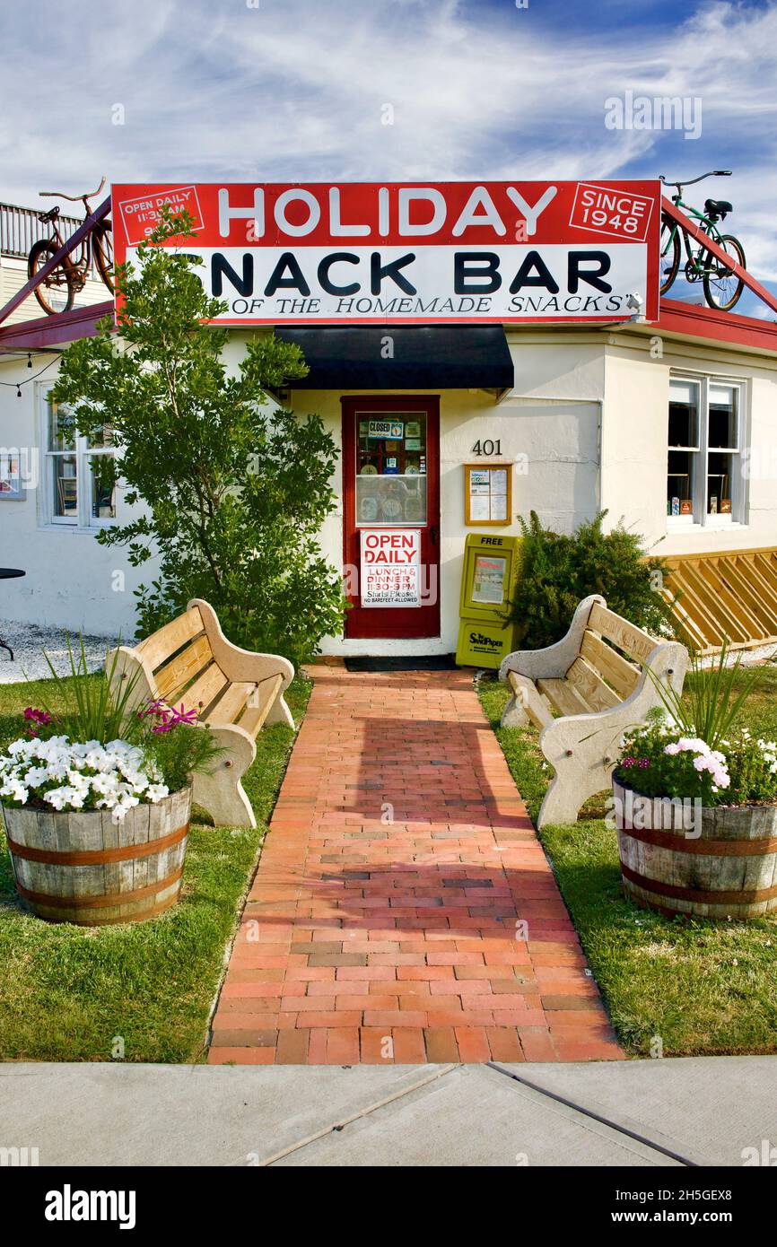 Holiday Snack Bar auf Long Beach Island, NJ, USA Klassisches Strandrestaurant mit hausgemachten Kuchen, Slam-Burgern und Milchshakes Stockfoto