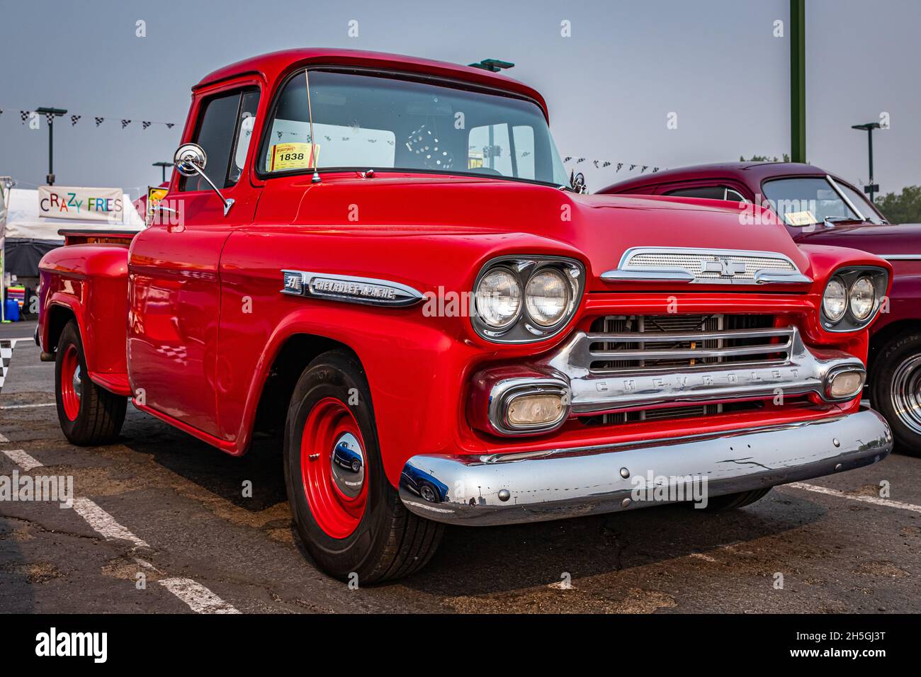 Reno, NV - 6. August 2021: 1959 Chevrolet Apache 31 Pickup Truck auf einer lokalen Automshow. Stockfoto
