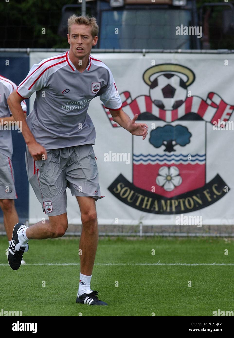 PETER CROUCH NIMMT DAS TRAINING BEI SOUTHAMPTON PIC, MIKE WALKER, M2005, WIEDER AUF Stockfoto