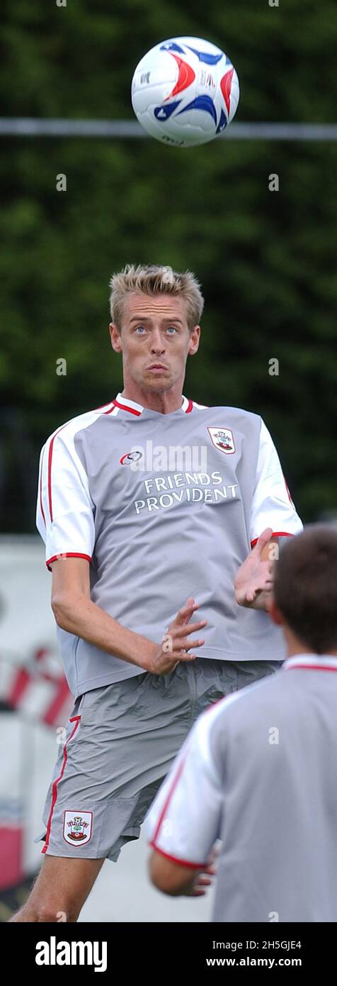 PETER CROUCH NIMMT DAS TRAINING BEI SOUTHAMPTON PIC, MIKE WALKER, 2005, WIEDER AUF Stockfoto