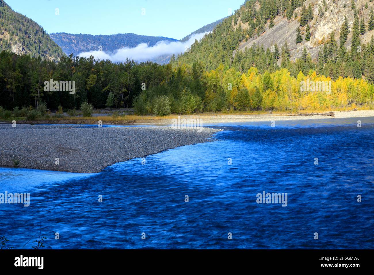 Der Similkameen River fließt durch das südliche British Columbia, Kanada. Der Fluss soll nach einem indigenen Volk namens Similkameigh benannt sein, Mean Stockfoto