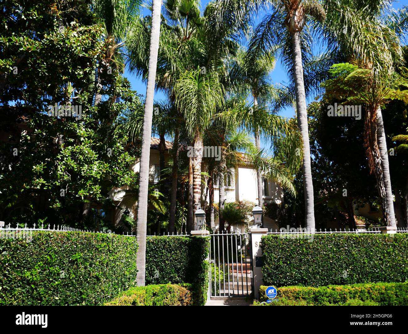 Beverly Hills, Kalifornien, USA 12. September 2021 Eine allgemeine Sicht auf die Atmosphäre von Troy Gibbons ehemaligem Haus am 812. September 2021 in Beverly Hills, Kalifornien, USA, am 12 N. Bedford Drive. Foto von Barry King/Alamy Stockfoto Stockfoto