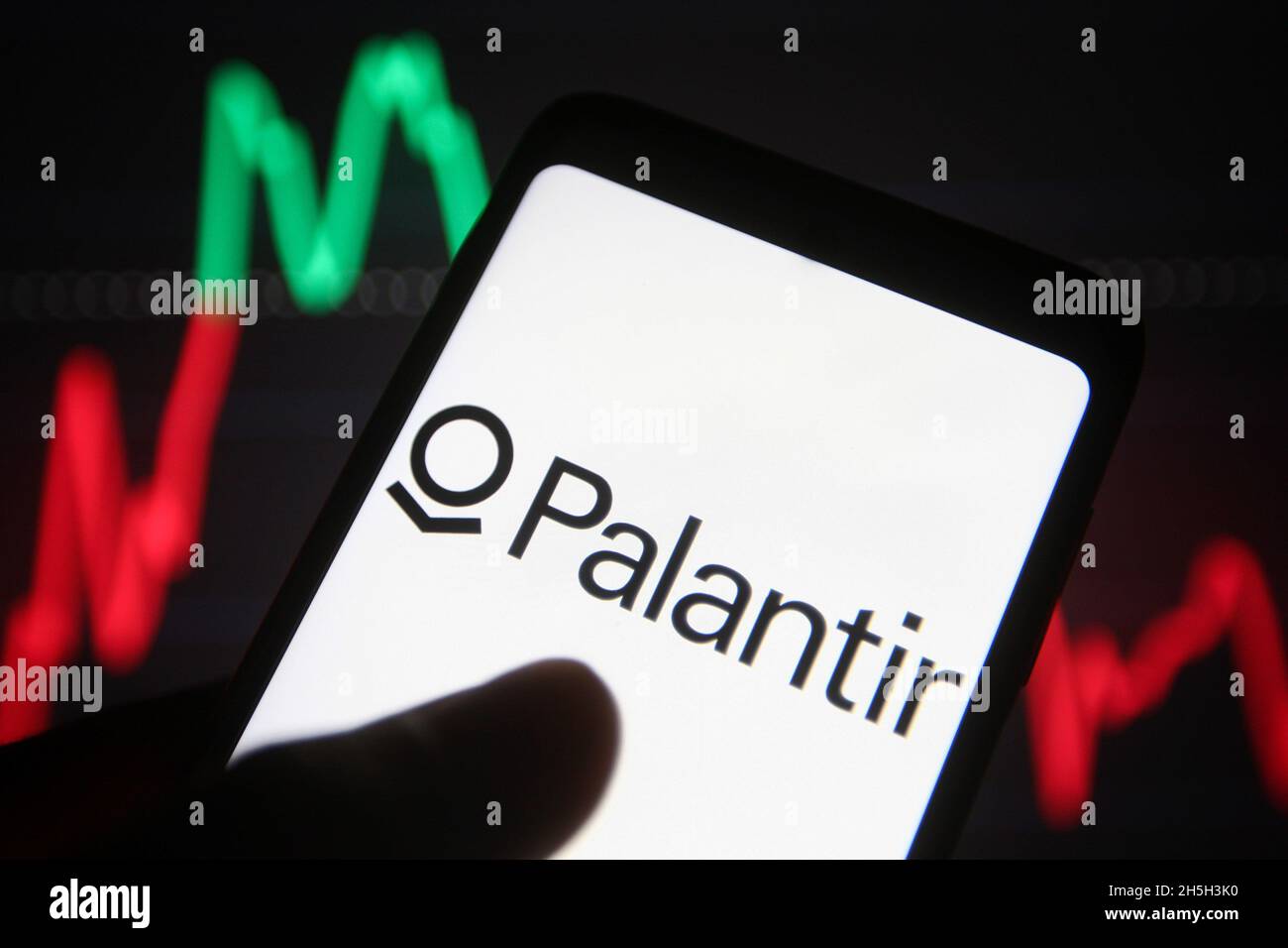 Ukraine. November 2021. In dieser Abbildung ist ein Logo von Palantir Technologies Inc. Auf einem Smartphone-Bildschirm zu sehen. Kredit: SOPA Images Limited/Alamy Live Nachrichten Stockfoto