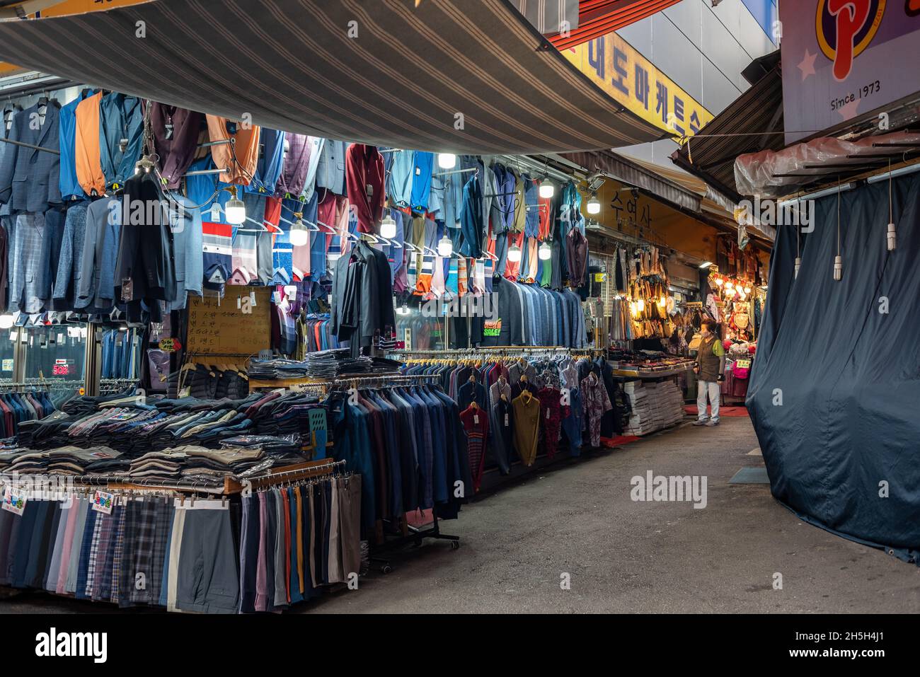 Namdaemun Market großer traditioneller Markt in Seoul, Südkorea, am 25. September 2021 Stockfoto