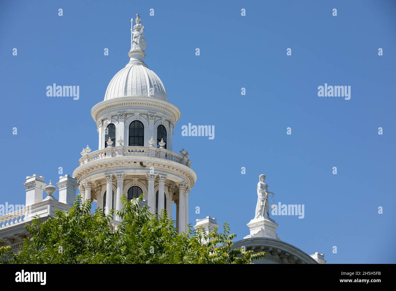 Tagesansicht des historischen Gerichtsgebäudes, erbaut 1875, von Merced, Kalifornien, USA. Stockfoto