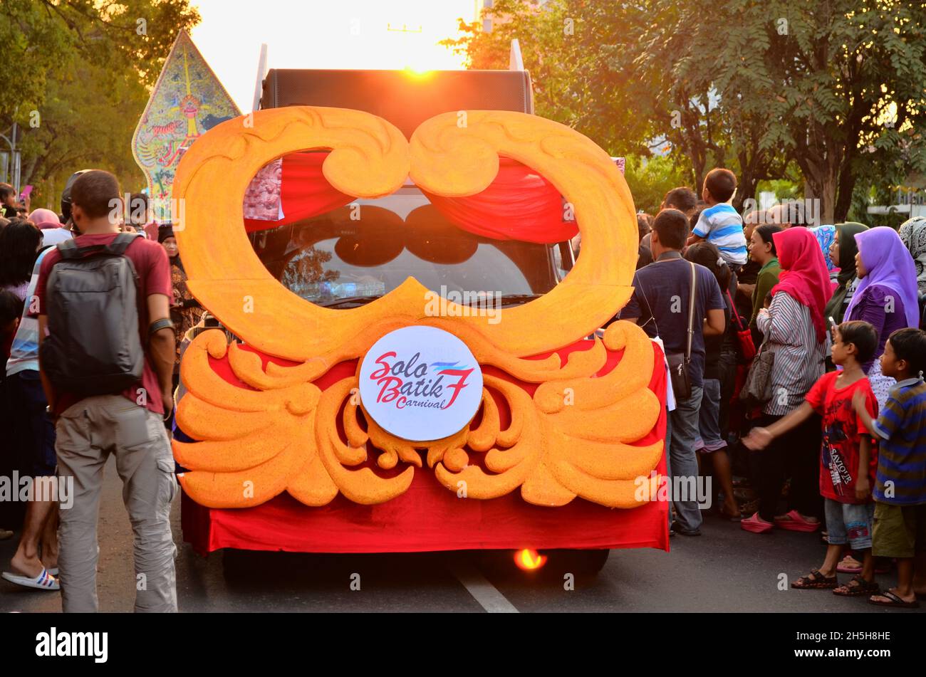Solo Batik Karneval Veranstaltung auf Jalan Slamet Riyadi, Solo, Central Java, Indonesien. Stockfoto