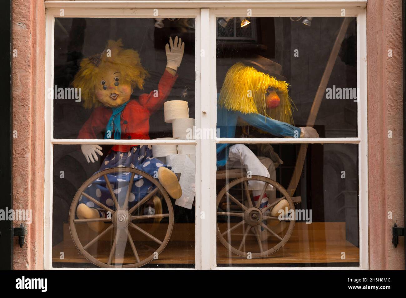 Basel, Schweiz - Februar 21. Karnevalsfenster Dekoration Stockfoto